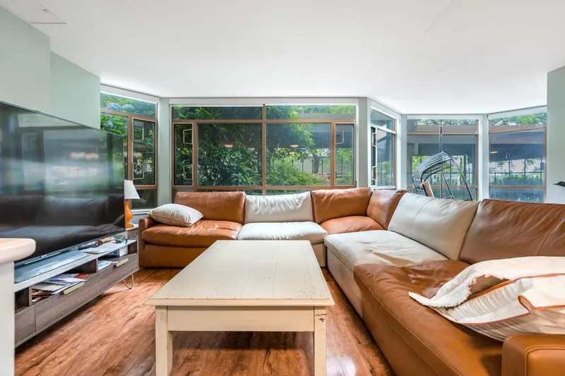 101 15111 RUSSELL AVENUE - photo 3 of 25