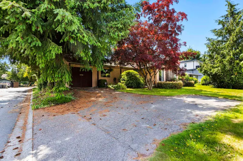 14776 60A AVENUE - photo 3 of 25