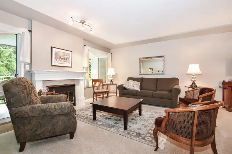 24 3115 TRAFALGAR STREET - photo 4 of 36