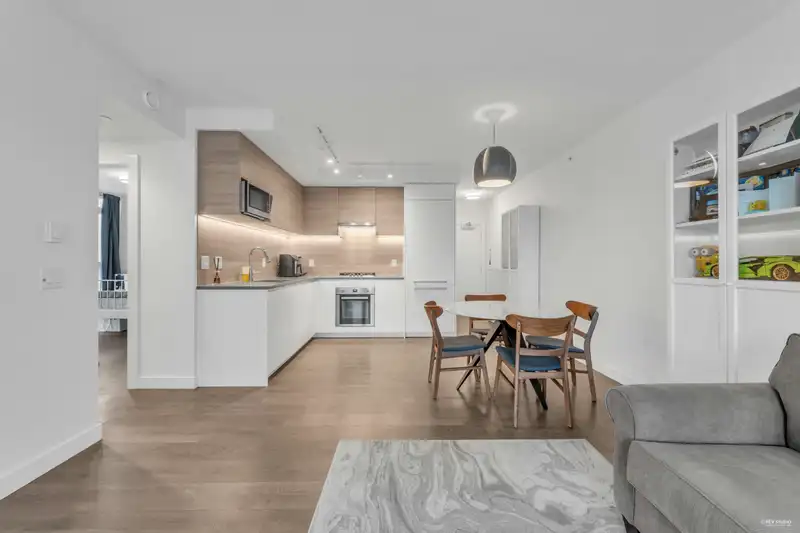 1102 652 WHITING STREET - photo 4 of 35