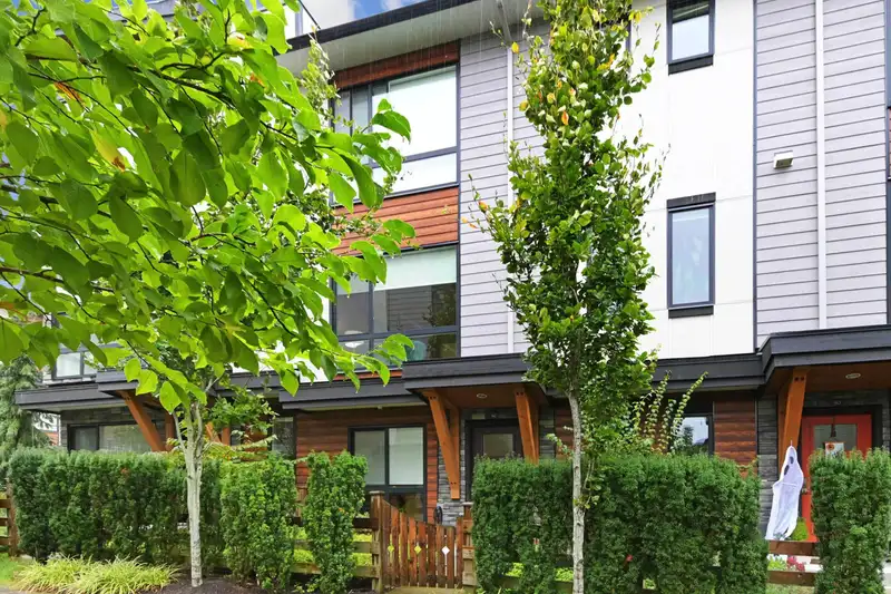 142 16488 64 AVENUE - photo 1 of 27