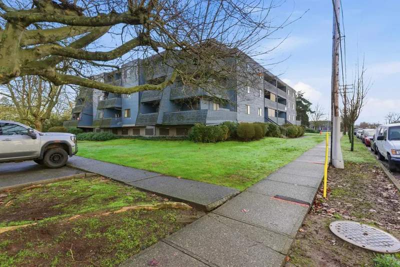 306 5906 176A STREET - photo 2 of 18