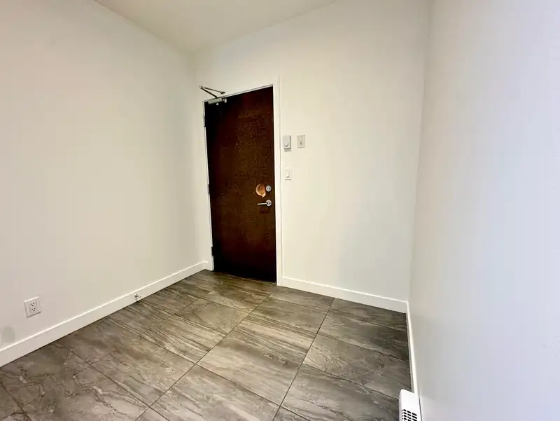 203 200 NELSON'S CRESCENT - photo 2 of 24