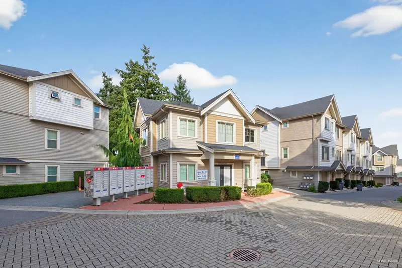 23 19097 64AVE AVENUE - photo 2 of 25