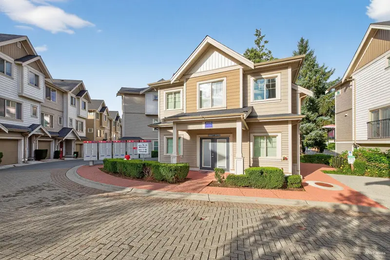 23 19097 64AVE AVENUE - photo 3 of 25