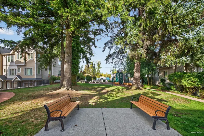 23 19097 64AVE AVENUE - photo 4 of 25