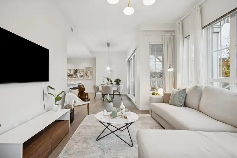 103 5535 ADMIRAL WAY - photo 4 of 37
