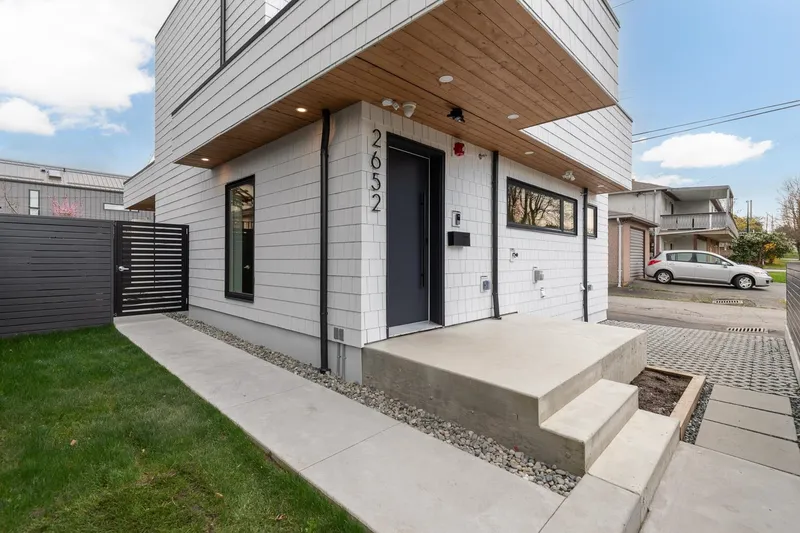 2652 E 38TH AVENUE - photo 1 of 19