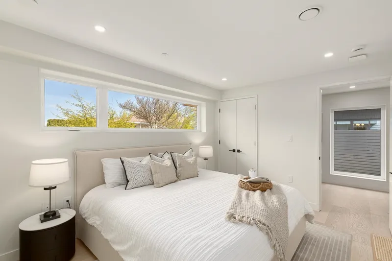 2652 E 38TH AVENUE - photo 4 of 19