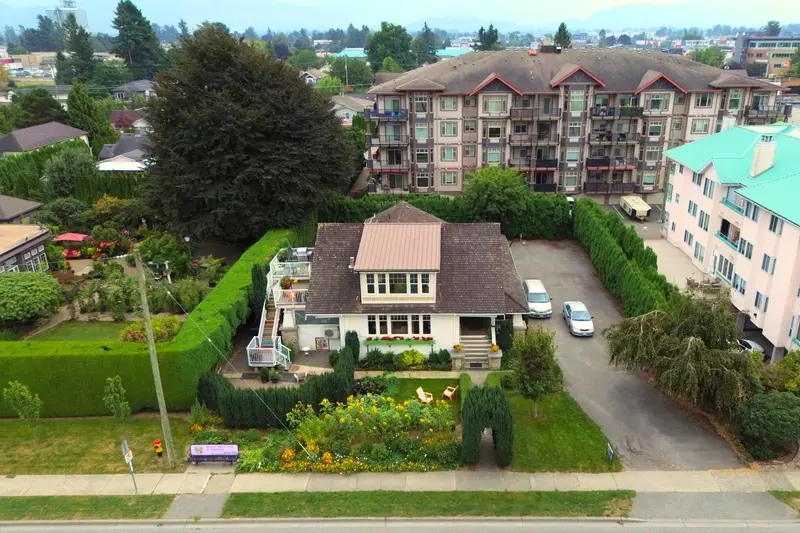 46028 FIRST AVENUE - photo 2 of 25