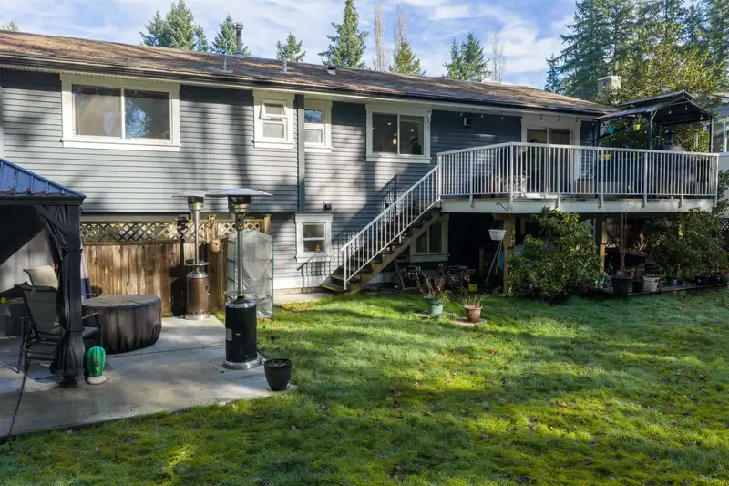 20754 39A AVENUE - photo 2 of 33