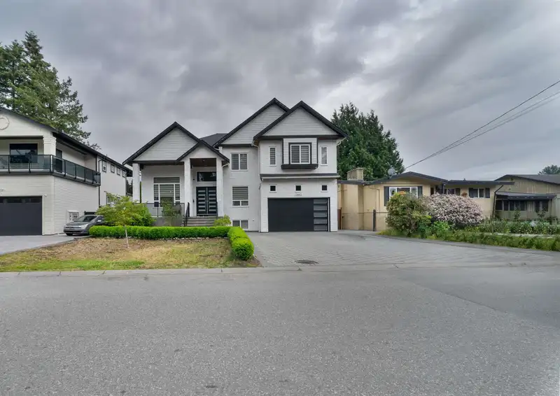 2862 PRINCESS STREET - photo 4 of 34