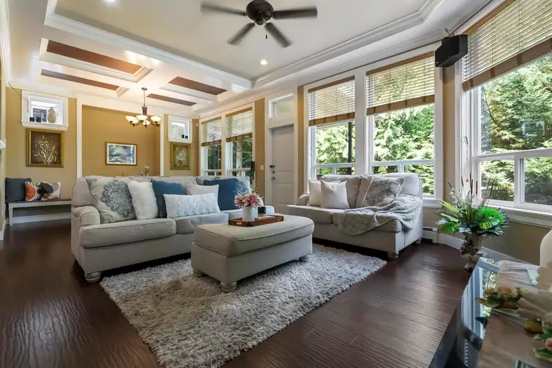 14683 61 AVENUE - photo 3 of 40