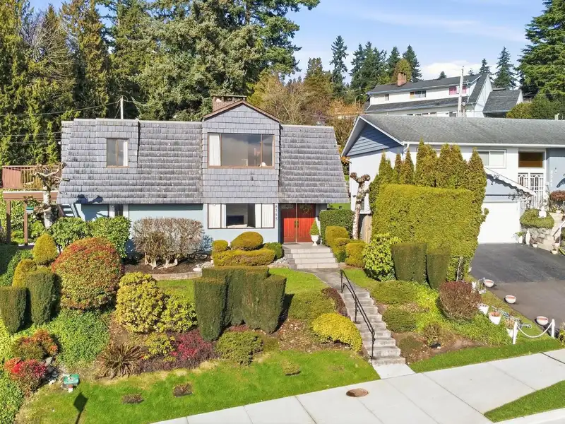 8355 NELSON AVENUE - photo 2 of 39