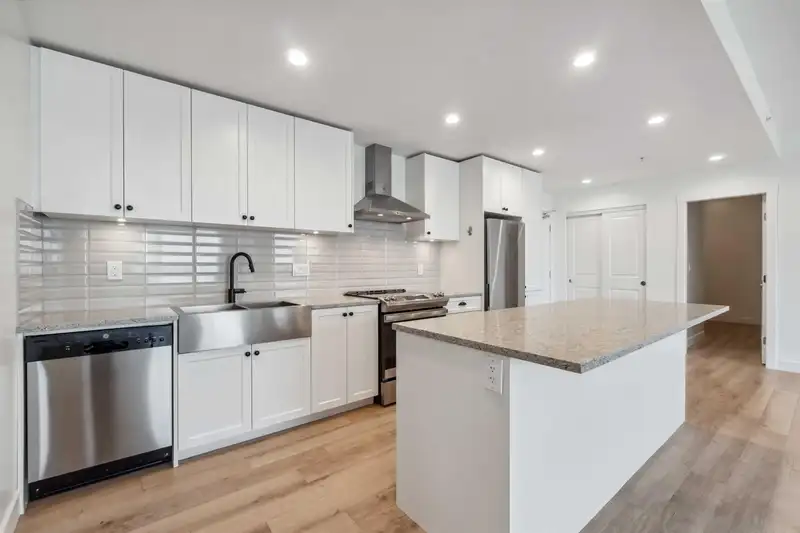 B312 20487 65 AVENUE - photo 1 of 30
