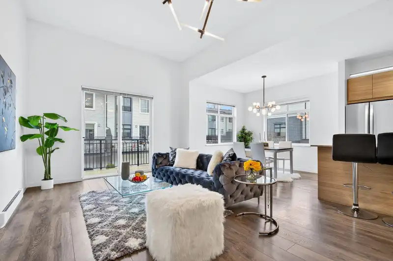 1405 18505 LAURENSEN PLACE - photo 1 of 35