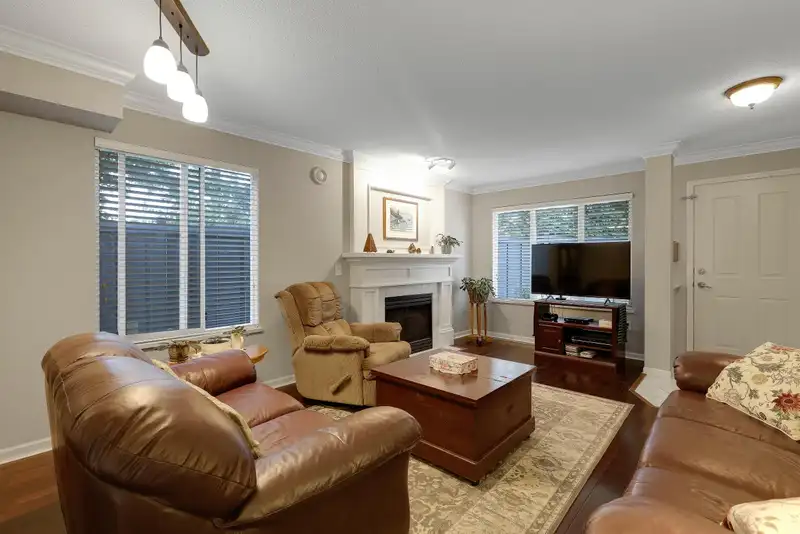 40 18883 65 AVENUE - photo 2 of 36