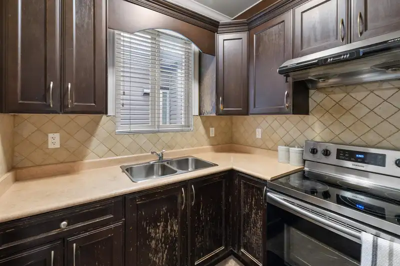14855 71 AVENUE - photo 4 of 25