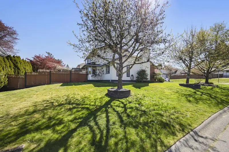 23115 124B AVENUE - photo 4 of 39