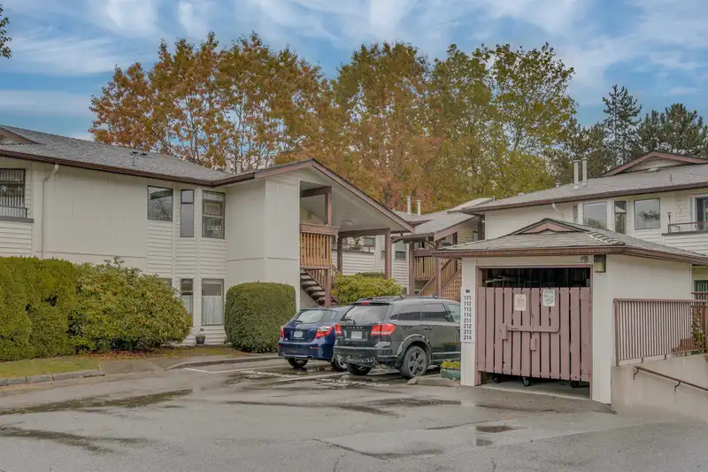 111 15153 98 AVENUE - photo 3 of 33