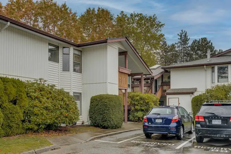 111 15153 98 AVENUE - photo 4 of 33
