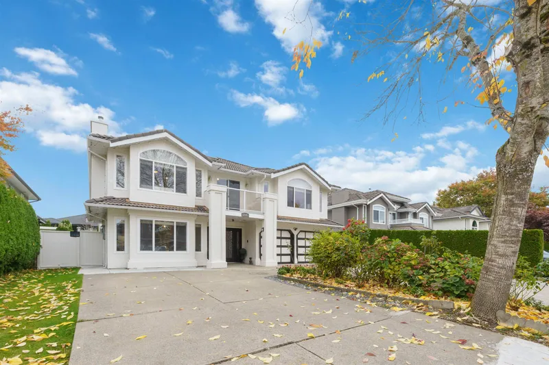 12183 77 AVENUE - photo 1 of 25