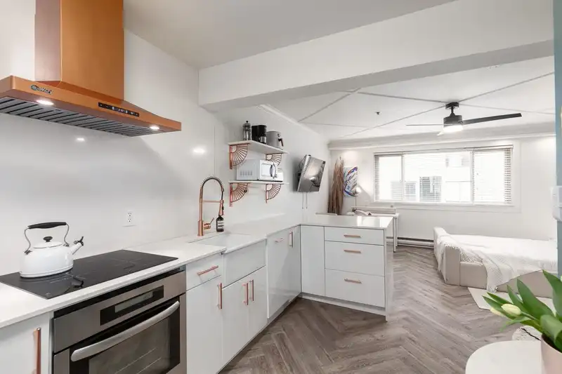 205 1940 BARCLAY STREET - photo 3 of 13