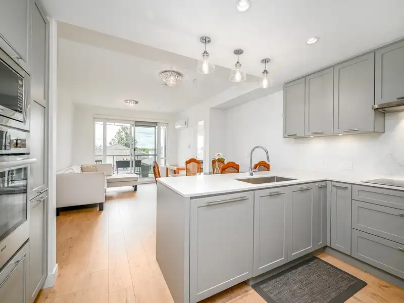 305 4352 HASTINGS STREET - photo 2 of 23