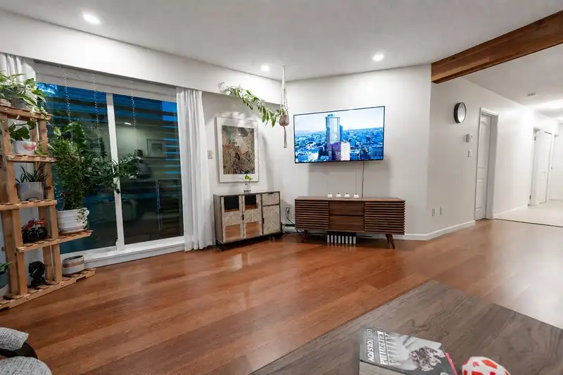 112 1274 BARCLAY STREET - photo 4 of 17