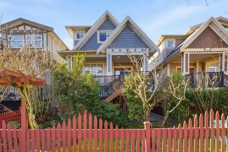 208 HUME STREET - photo 2 of 40