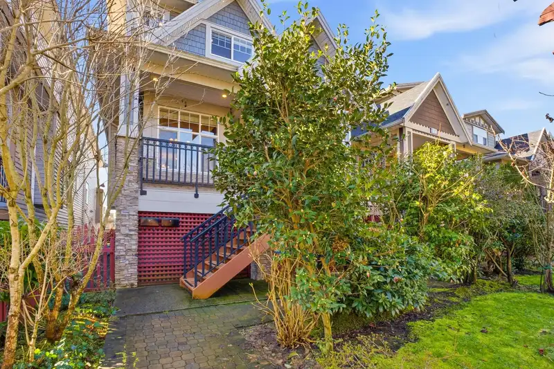208 HUME STREET - photo 4 of 40
