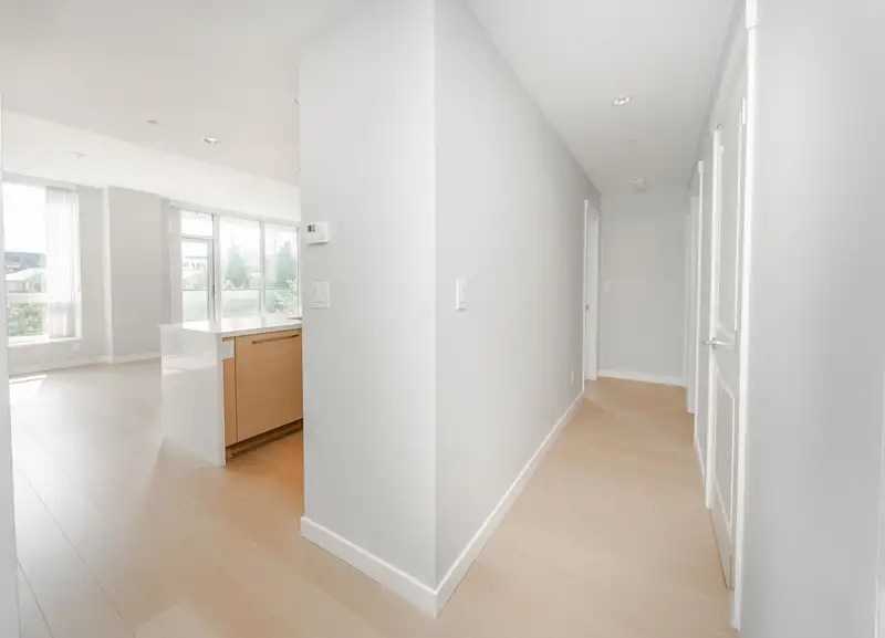 307 5638 BIRNEY AVENUE - photo 2 of 25