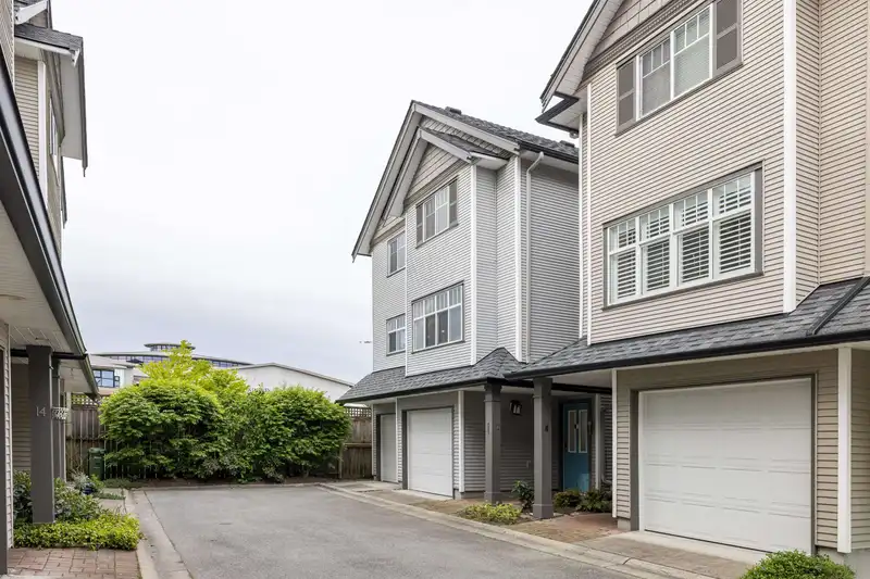 12 4111 GARRY STREET - photo 2 of 34