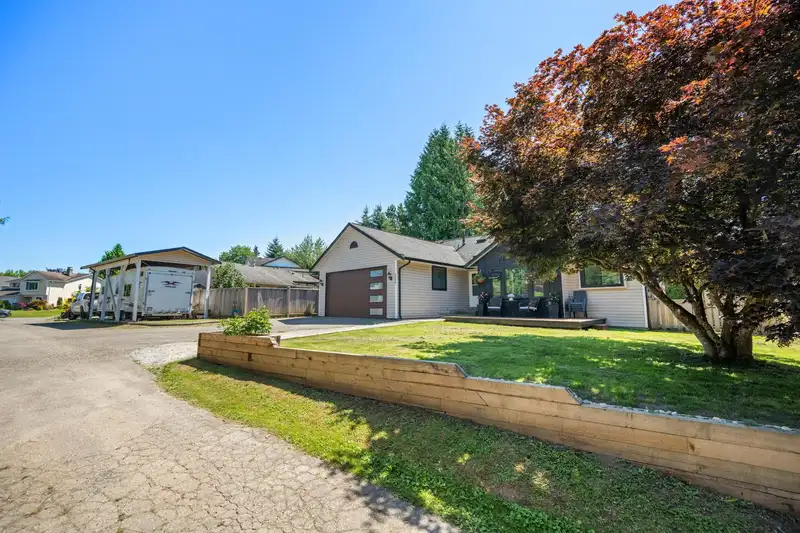 21219 89B AVENUE - photo 2 of 40