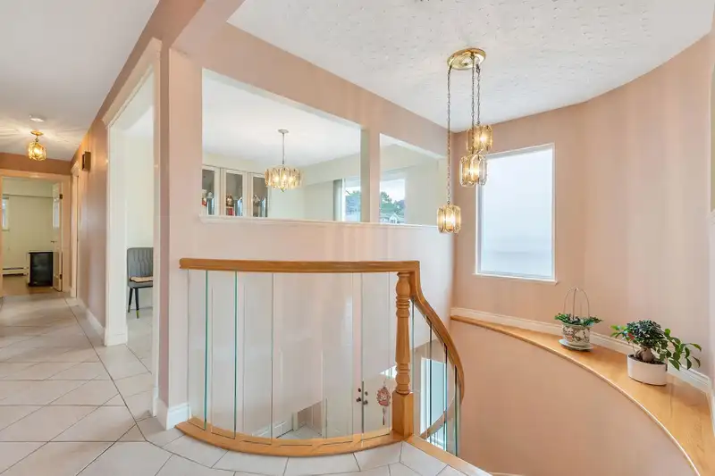 683 GILMORE AVENUE - photo 3 of 40