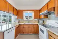 683 GILMORE AVENUE - thumbnail 7