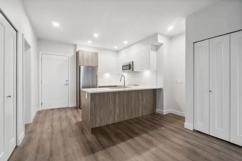403 5535 HASTINGS STREET - photo 4 of 18