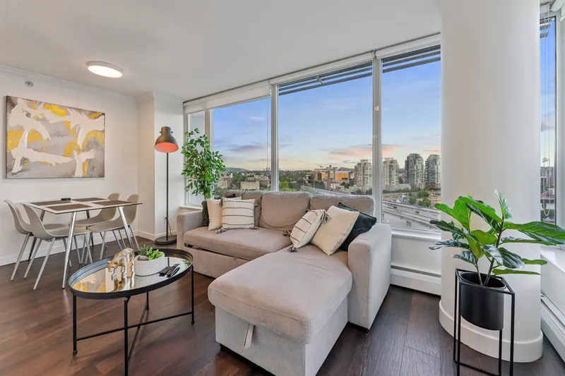 1802 688 ABBOTT STREET - photo 4 of 25