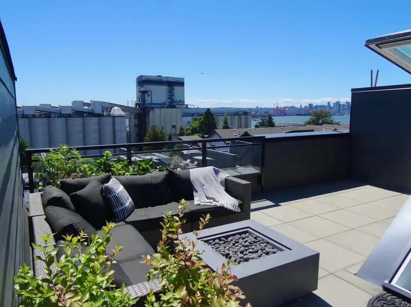 444 545 E 2ND STREET - photo 1 of 40