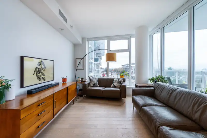 511 2220 KINGSWAY - photo 2 of 40