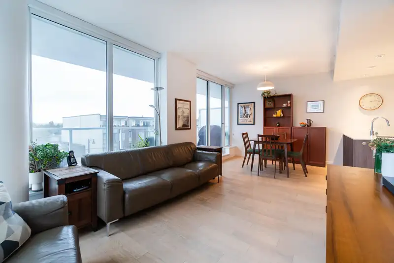 511 2220 KINGSWAY - photo 4 of 40