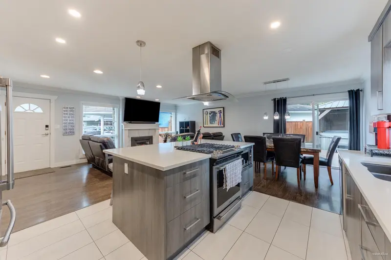 1904 LODGE PLACE - photo 3 of 25