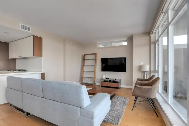 3501 1372 SEYMOUR STREET - photo 4 of 28