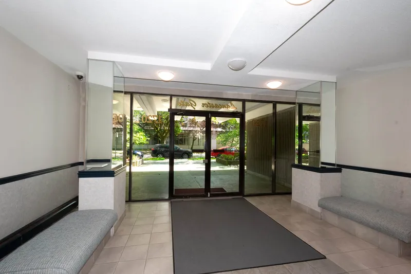 304 1720 BARCLAY STREET - photo 4 of 25