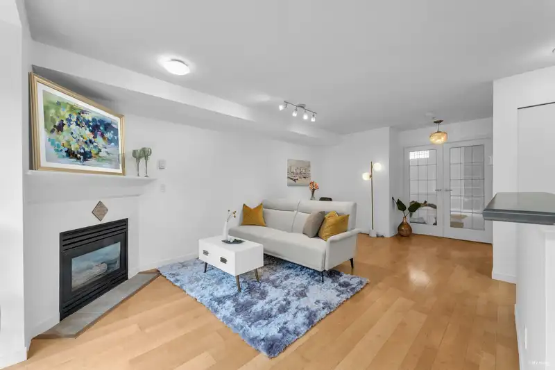 217 678 W 7TH AVENUE - photo 2 of 22