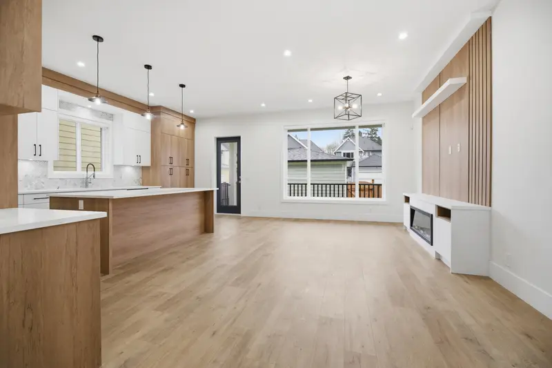 17130 1 AVENUE - photo 4 of 25