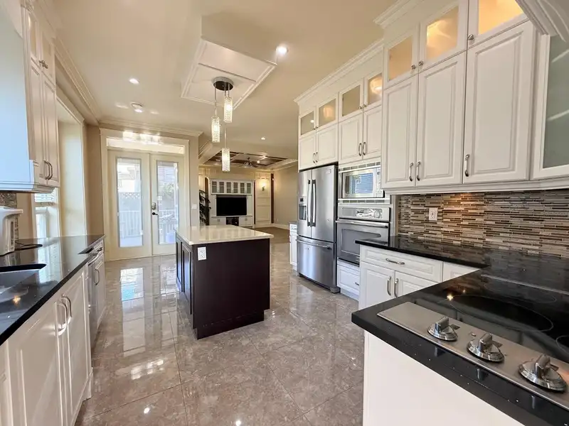 8018 155A STREET - photo 2 of 39