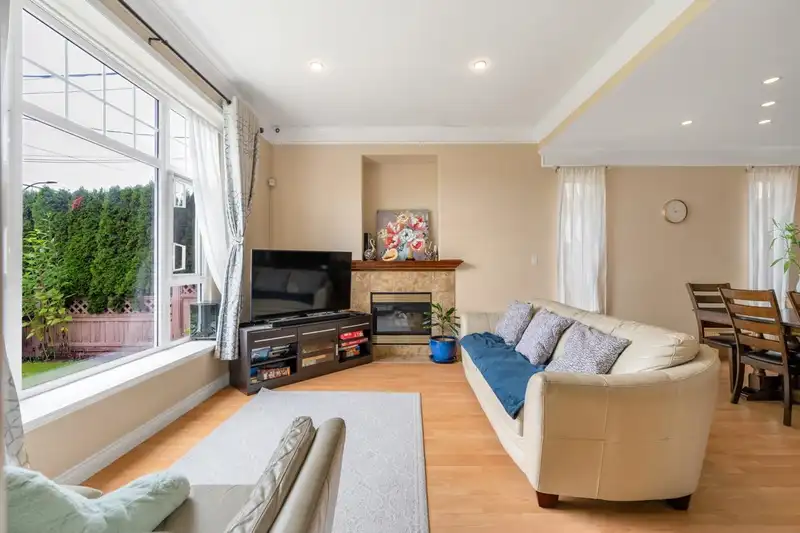 7119 10TH AVENUE - photo 3 of 33