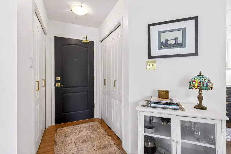 313 2551 PARKVIEW LANE - photo 4 of 40