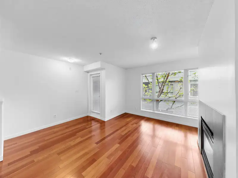 210 670 W 6TH AVENUE - photo 3 of 23
